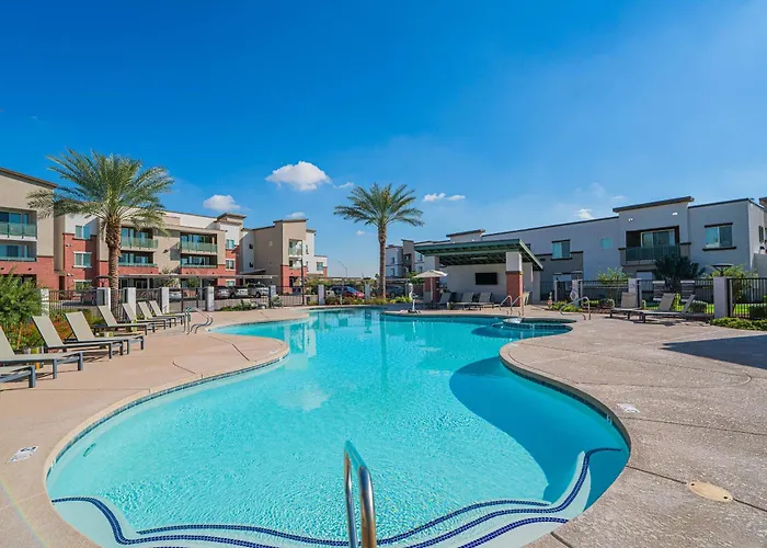 Near The Stadium With Balconypoolgymwdparking * Glendale