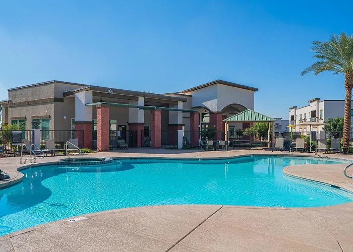 Near The Stadium With Balconypoolgymwdparking Glendale