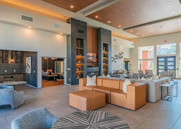 Near The Stadium With Balconypoolgymwdparking * Glendale