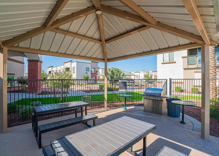 Apartment Near The Stadium With Balconypoolgymwdparking *
