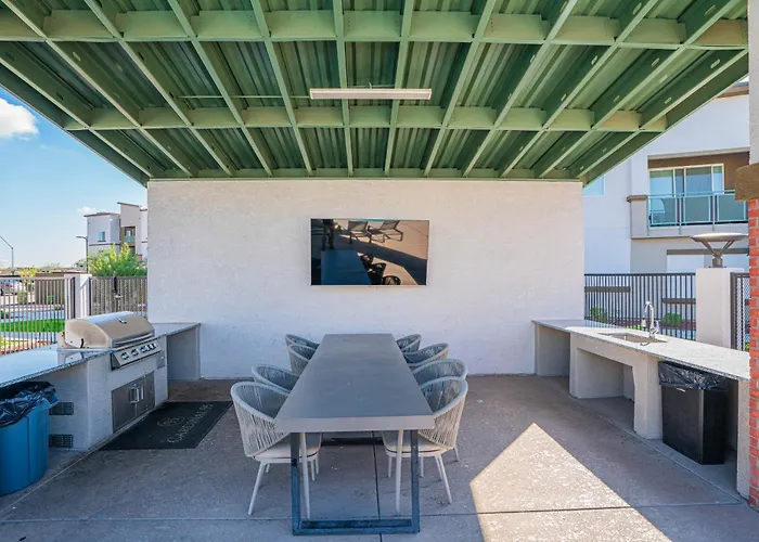 Near The Stadium With Balconypoolgymwdparking * Glendale